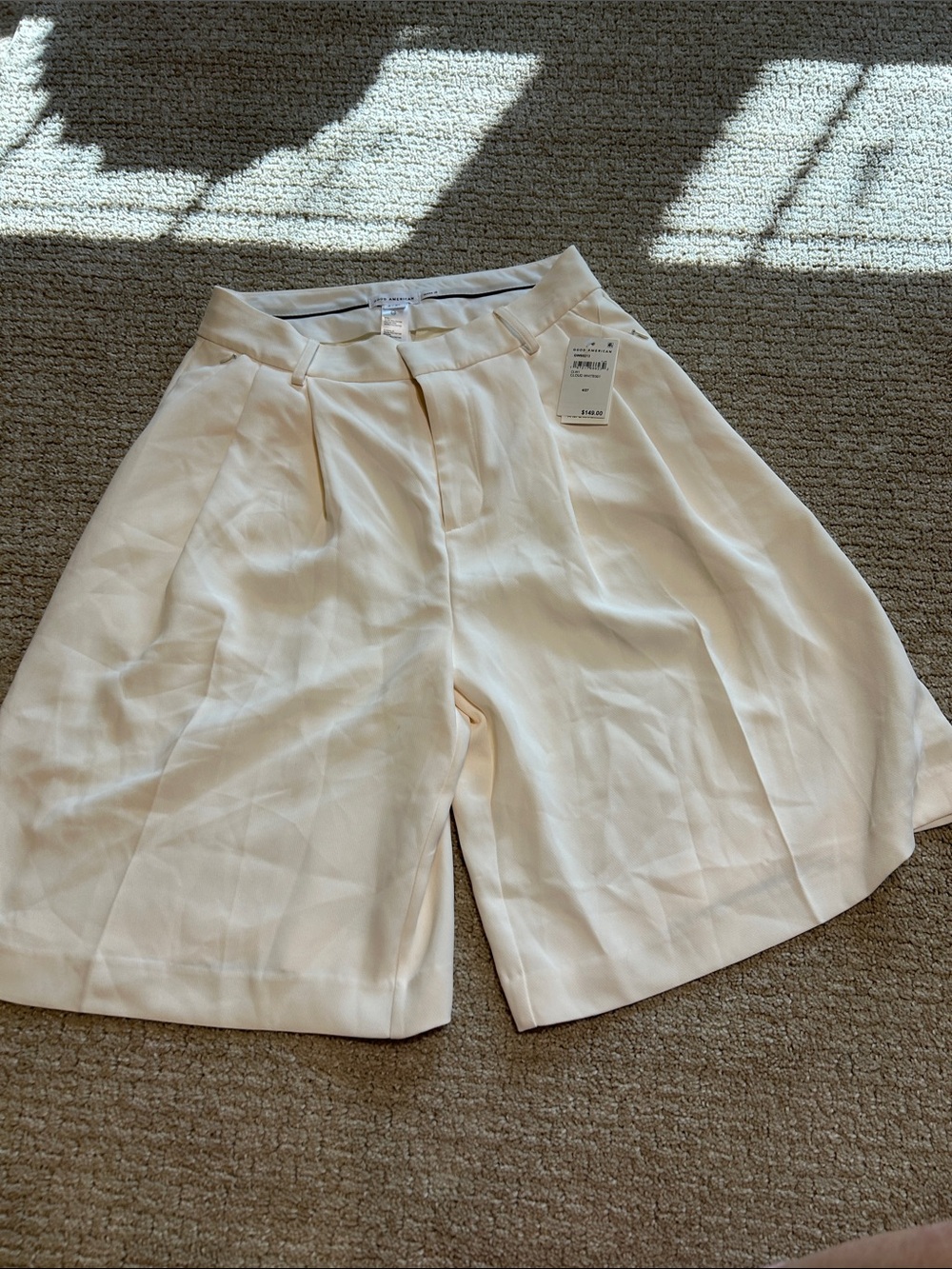 Bermuda cloud white nwt 4/27
